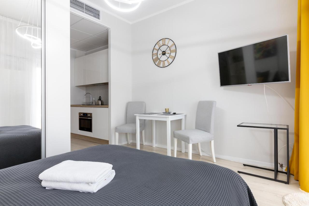 Yellow Sunset Studio Apartment Warsaw Exterior photo
